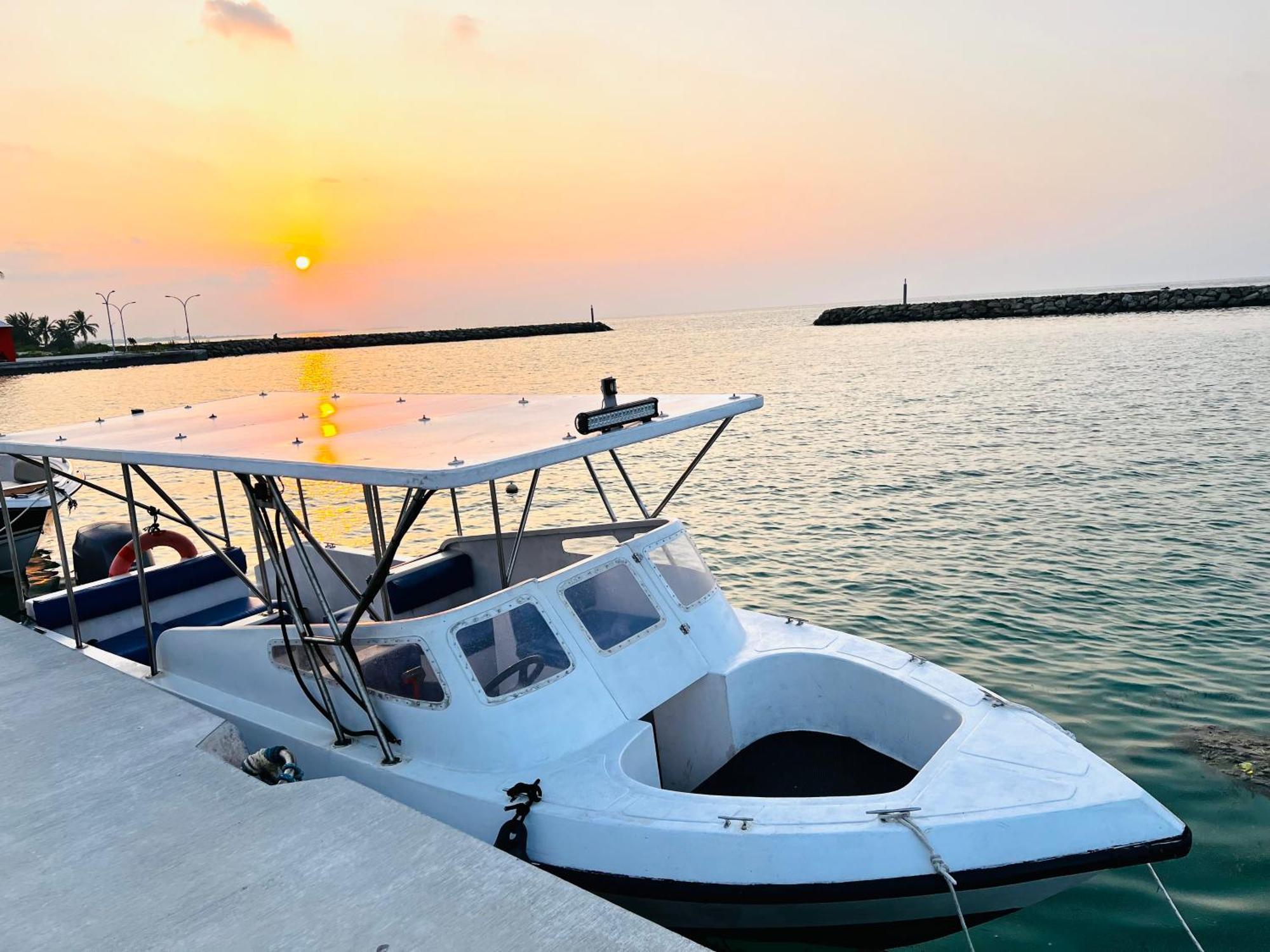 White Tern Maldives Hotel Maamigili Exterior foto